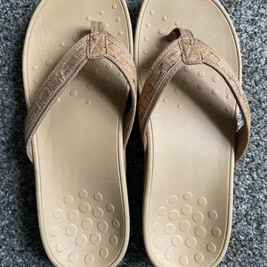 Vionic High Tide Platform